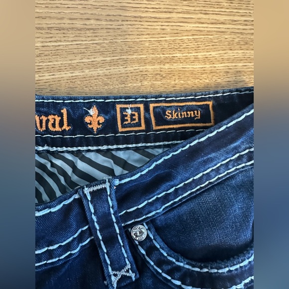 Rock Revival 33 - Picture 3 of 6